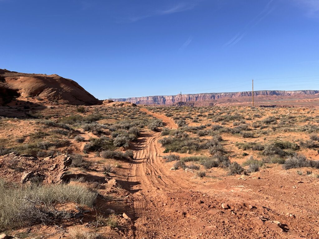 Facing west toward Vermillion Cliffs and about one mile from Horseshoe Bend.