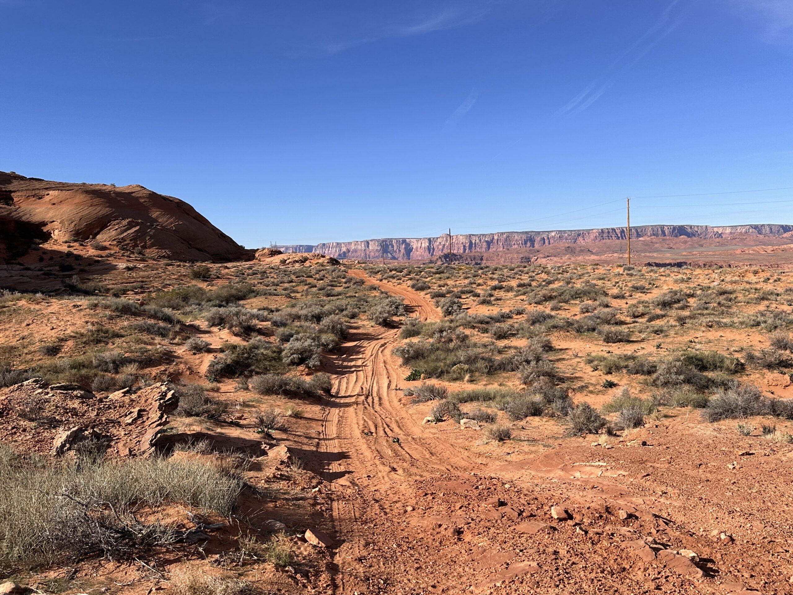Facing west toward Vermillion Cliffs and about one mile from Horseshoe Bend.
